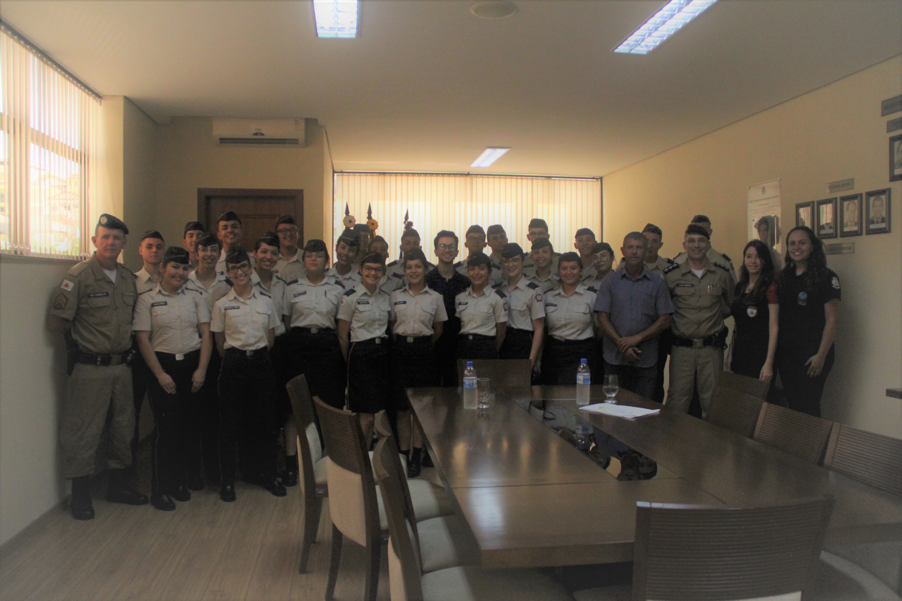 Imagem 1 da notícia: Câmara recebe alunos do Colégio Tiradentes